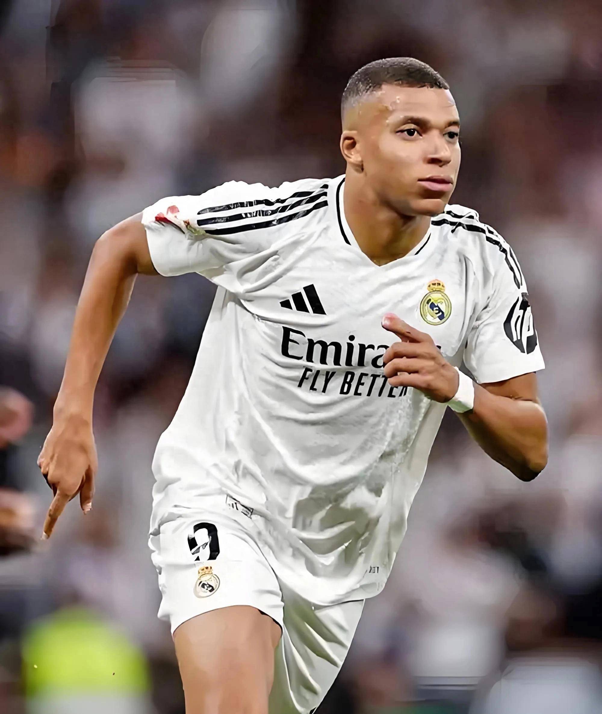 半场：多特1-1法兰克福，拜尔破门，乌尊点射